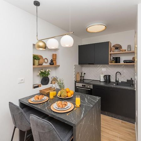 Studio Apartment Bianco, Near Beach, Free Parking, Wi-Fi Makarska Exterior photo