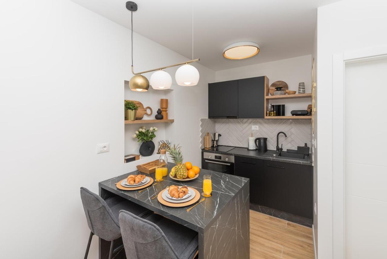Studio Apartment Bianco, Near Beach, Free Parking, Wi-Fi Makarska Exterior photo