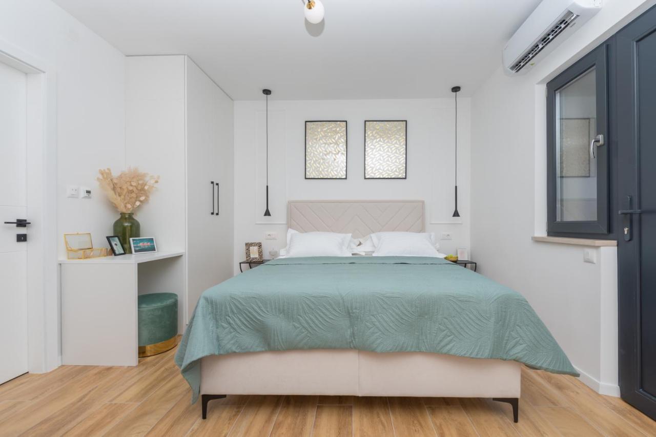 Studio Apartment Bianco, Near Beach, Free Parking, Wi-Fi Makarska Exterior photo