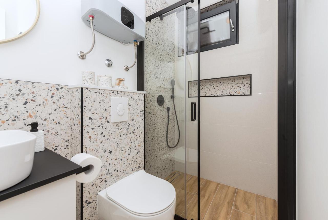 Studio Apartment Bianco, Near Beach, Free Parking, Wi-Fi Makarska Exterior photo