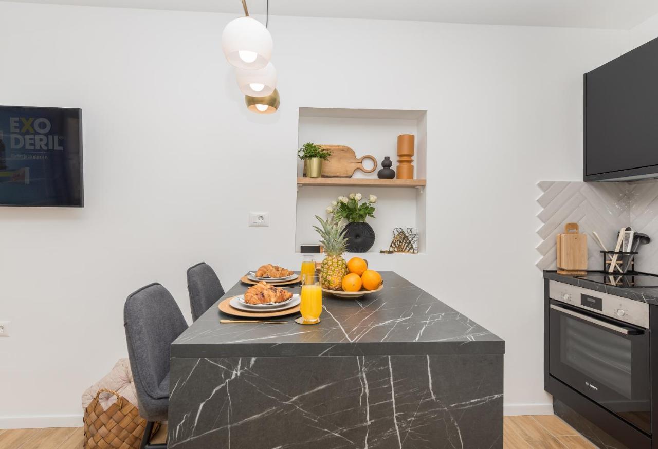 Studio Apartment Bianco, Near Beach, Free Parking, Wi-Fi Makarska Exterior photo