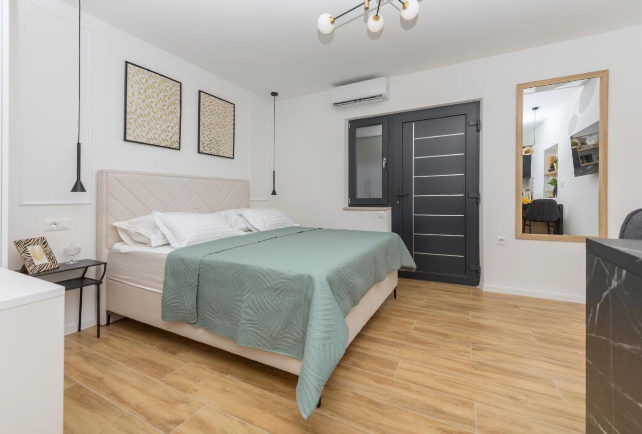 Studio Apartment Bianco, Near Beach, Free Parking, Wi-Fi Makarska Exterior photo